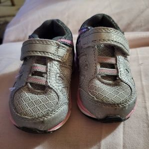 Size 2 velcro infant tennis shoes.